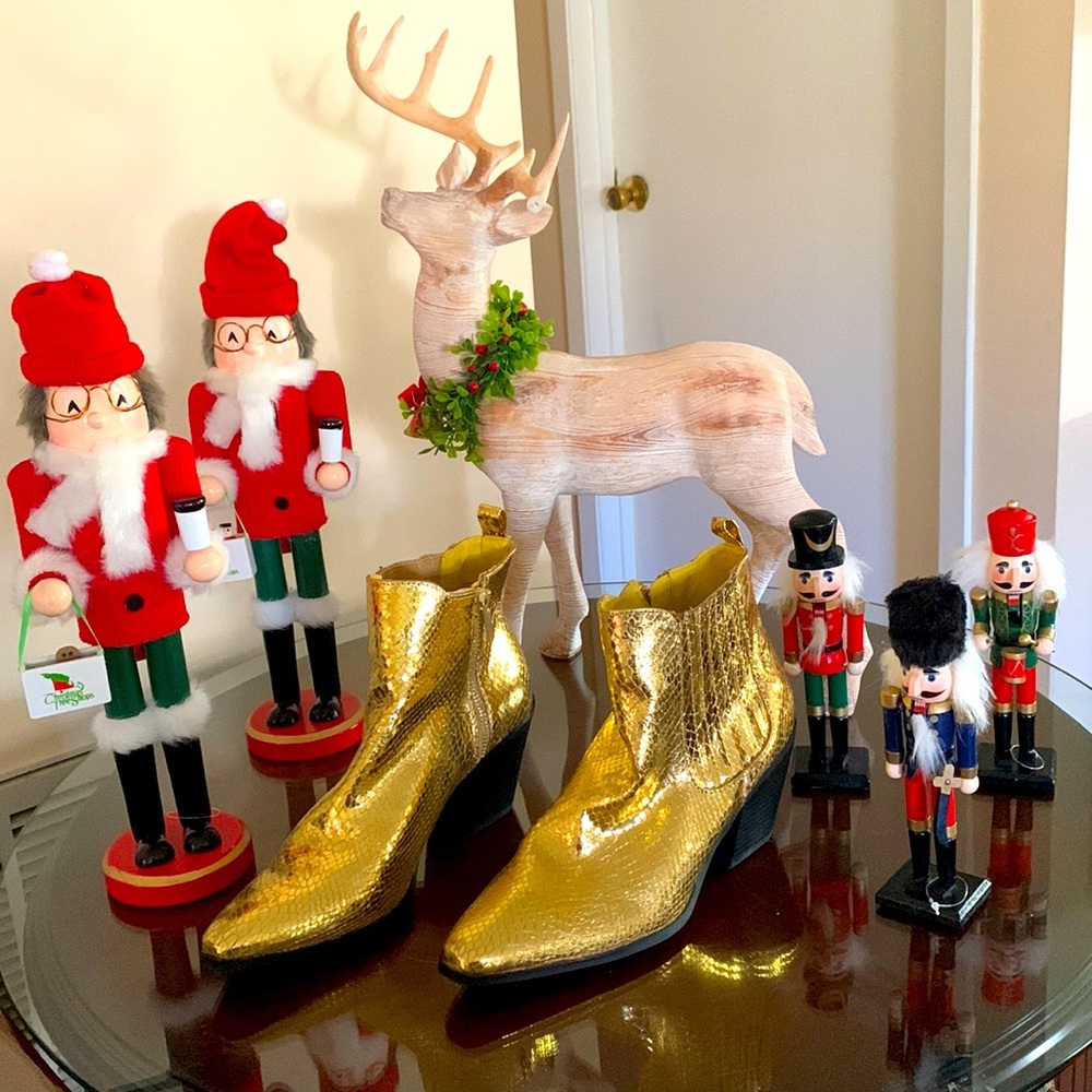 ANKLE LENGTH GOLD BOOTIES